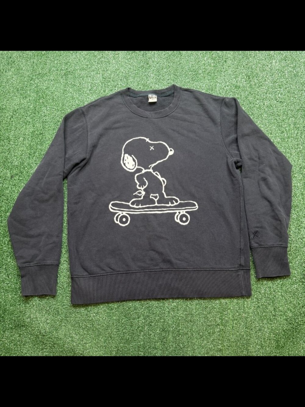 Kaws x Snoopy x Peanuts Sweatshirt Mens Size M Black Skateboarding